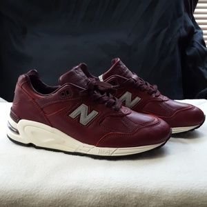 SOLD ON ANOTHER SITE!!   NEW BALANCE 990V2